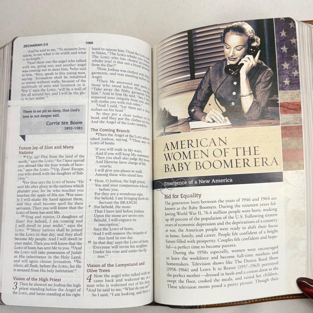 American Woman's Bible NKJV Leather Thomas Nelson‎ 2016